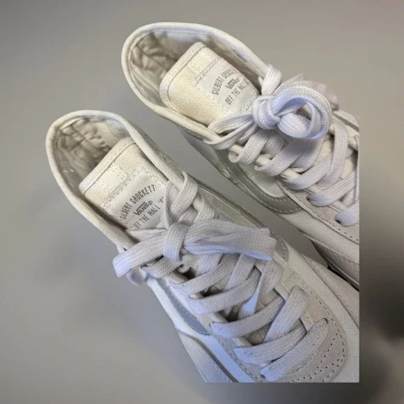 NWOB Vans Gilbert Crockett High Pro II White/Reflective Shoes Size 7 Women's 8.5